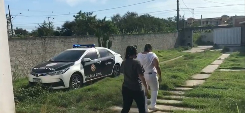 Mulher é presa suspeita de aplicar golpes de falsos testes Covid-19 em Maricá — Foto: Divulgação/Polícia Civil