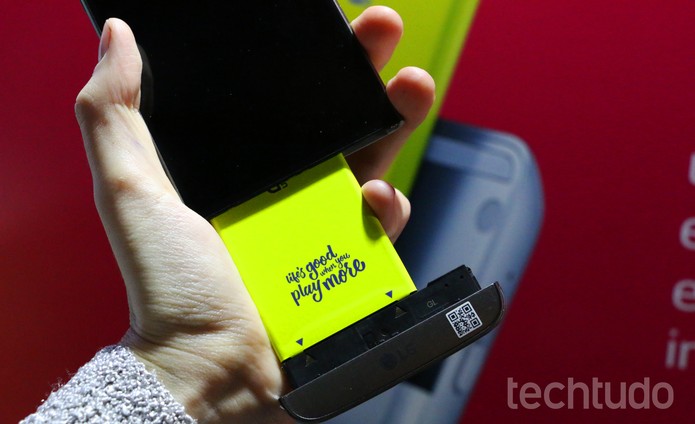 LG G5 SE tem design modular e bateria removível (Foto: Luciana Maline/TechTudo)