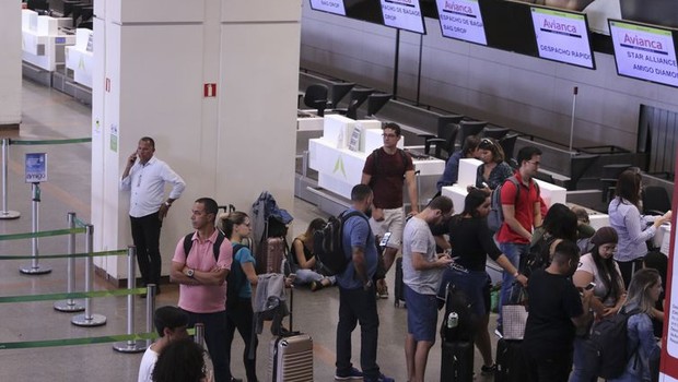 O cancelamento das operações da Avianca pegou passageiros de surpresa (Foto: Valter Campanato/Agência Brasil)