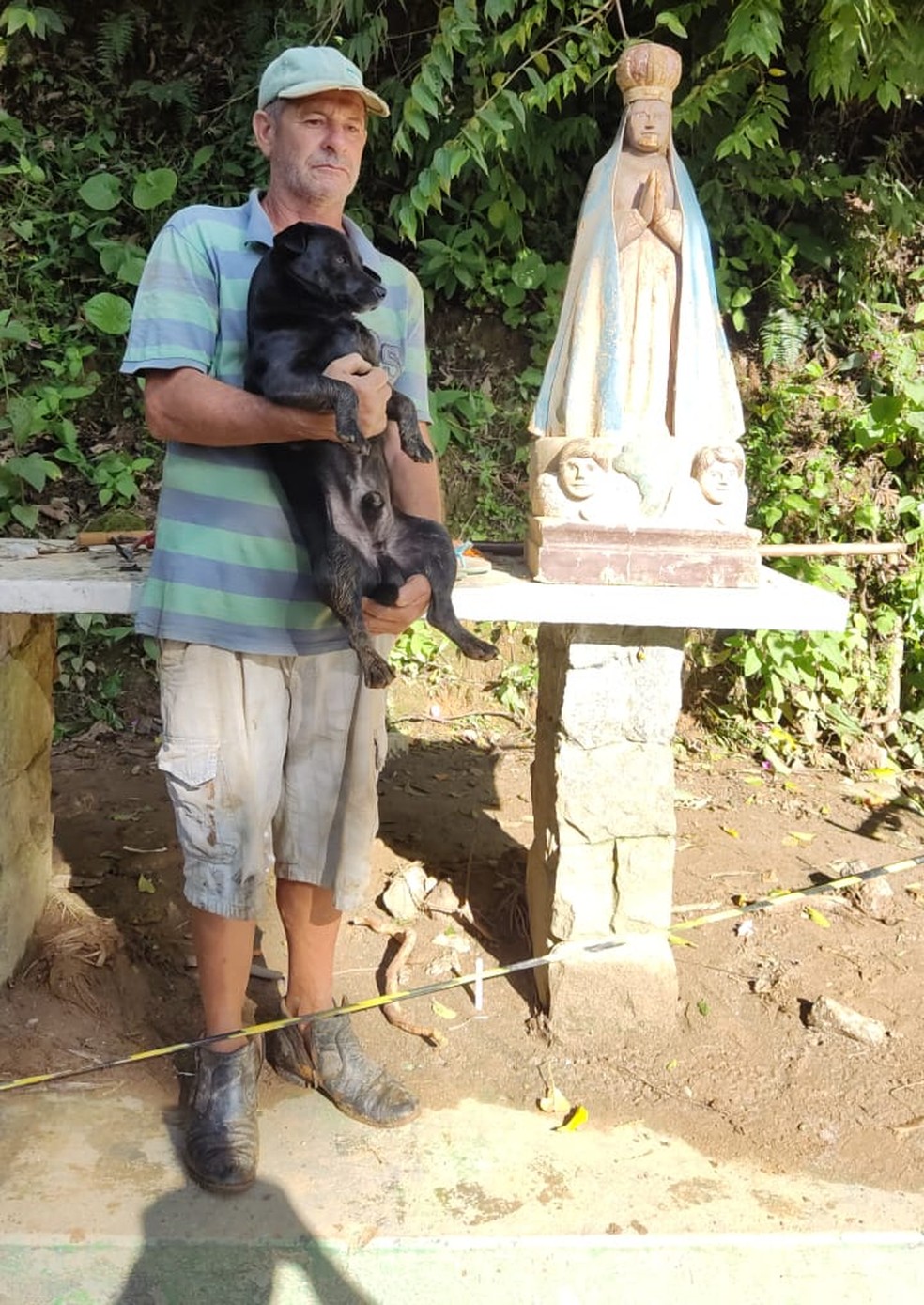VÍDEO: Após fiéis realizarem mais de 72h de buscas, cão encontra santa  levada em temporal que destruiu gruta em MG | Zona da Mata | G1