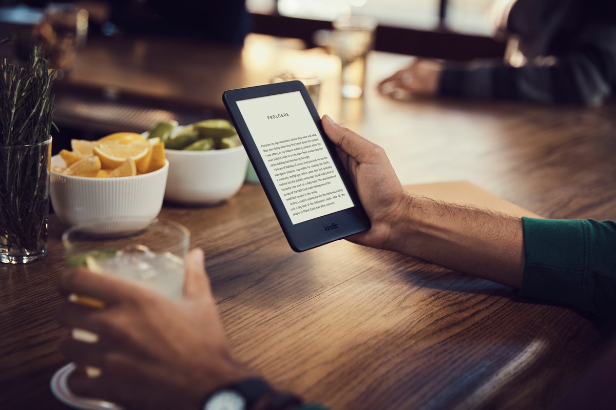 Kindle aparece com desconto na Book Friday da Amazon; saiba preço
