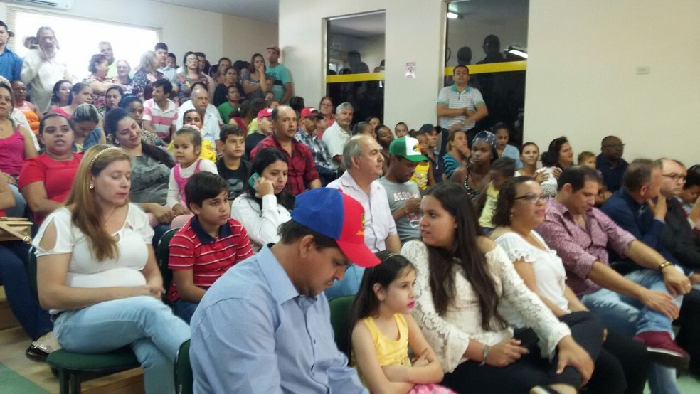 População lotou a Câmara para acompanhar a posse da nova prefeita (Foto: Kawanny Barros/TV Fronteira)