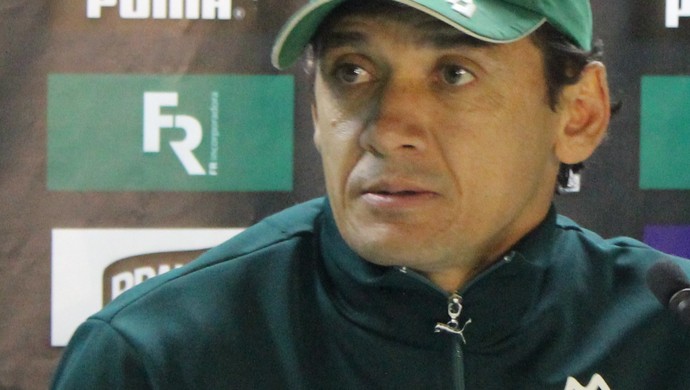 Augusto César - técnico da base do Goiás (Foto: Fernando Vasconcelos / Globoesporte.com)
