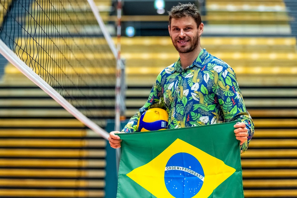 Bruninho vai ser porta-bandeira do Brasil em Tóquio junto com Ketleyn Quadros — Foto: Miriam Jeske/COB