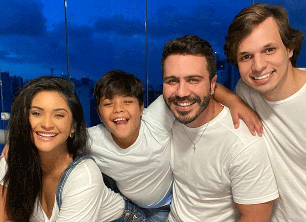 Mileide, com o filho, Yhudi, o amigo João Berlezi e o namorado, Neto Santos  (Foto: Reprodução/Instagram)