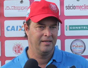 Roberto Fernandes, técnico do América-RN (Foto: Canindé Pereira/Divulgação)