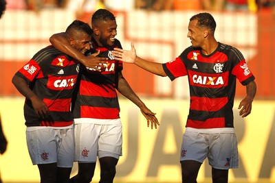 Marcelo Cirino faz primeira trinca pelo Flamengo e confirma fase artilheira