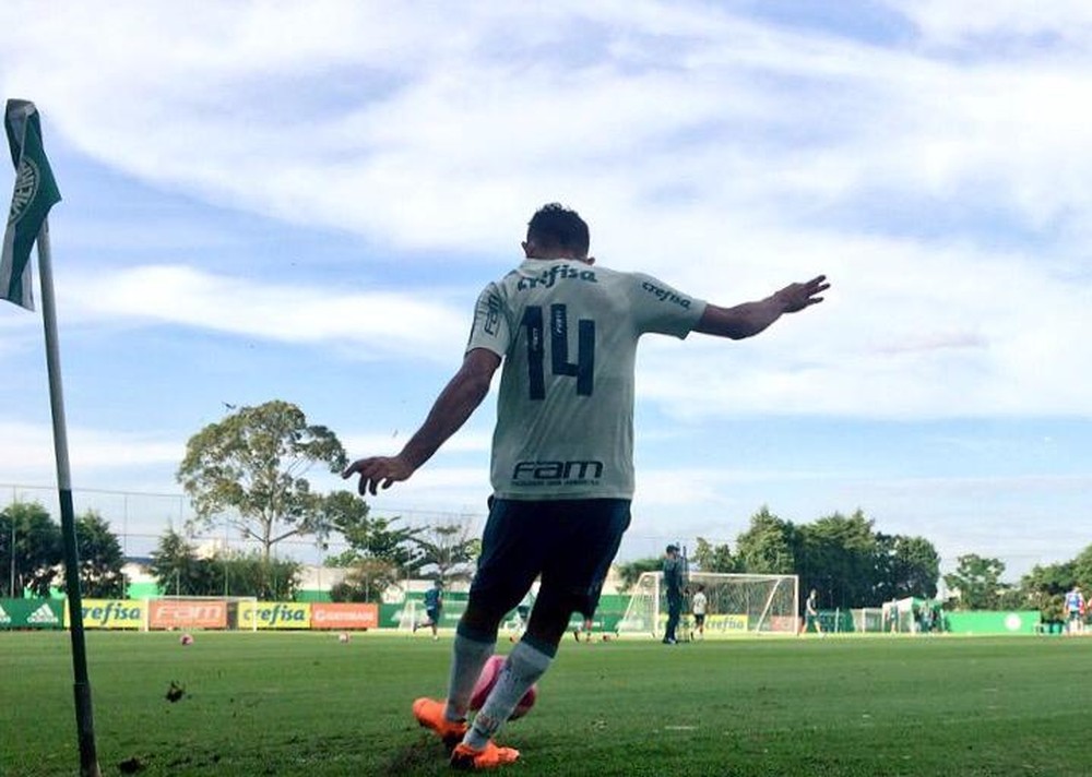 Com Scarpa em campo, Palmeiras faz ensaio tático e de bola parada