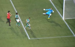 Wéverton, Lomba e Fábio competem em enquete de defesa mais bonita