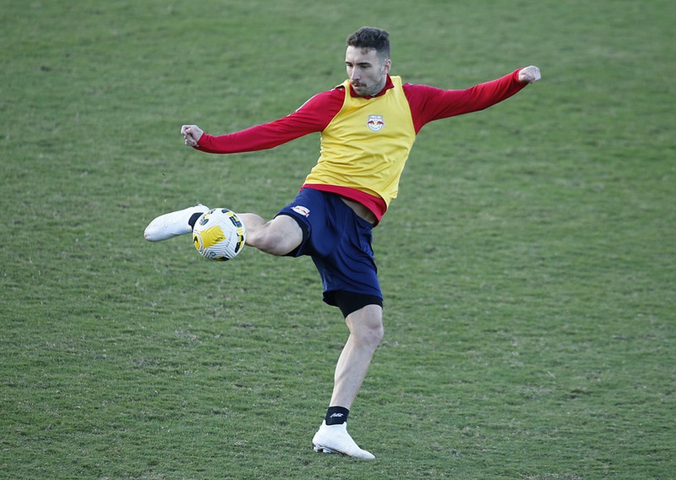 Léo Ortiz em treino do Bragantino — Foto: Ari Ferreira/Red Bull Bragantino