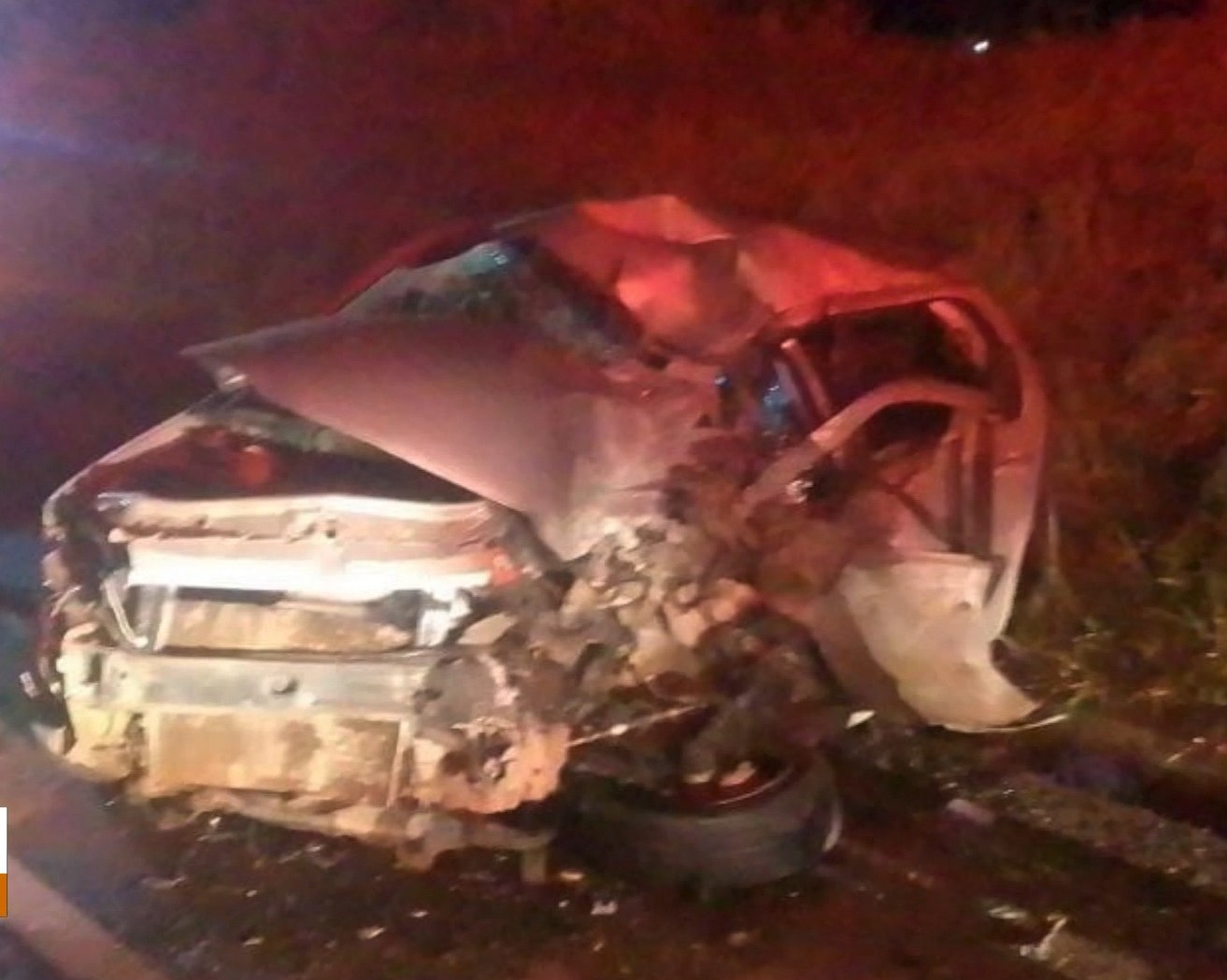 Motorista morre após bater de frente com carreta na BR-101, em Sooretama, ES