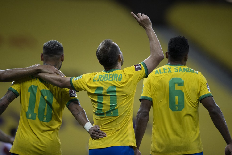 Neymar, Everton Ribeiro e Alex Sandro comemoram gol da Seleção — Foto: Lucas Figueiredo / CBF