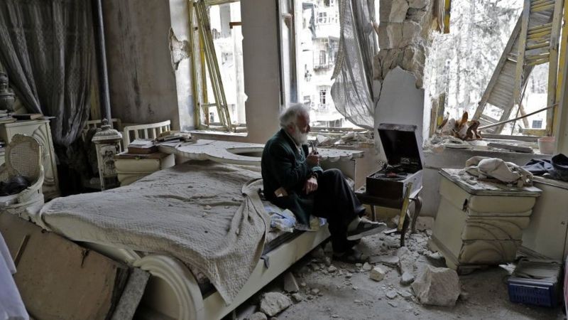Bombardeio de Aleppo deixou centenas de vítimas civis (Foto: AFP via BBC News)
