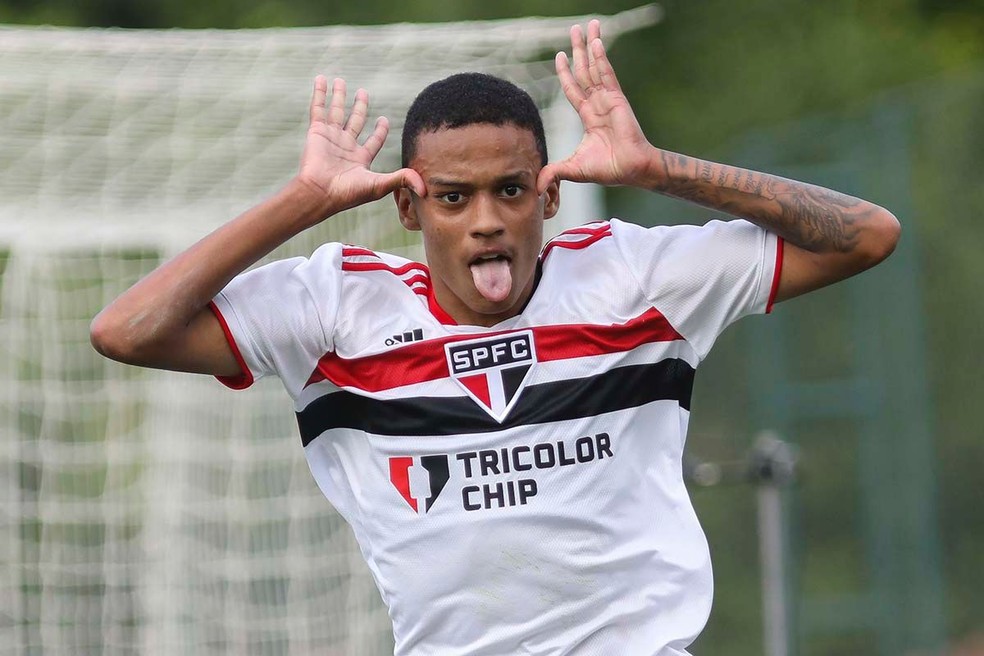 Caio comemora gol pelo sub-17 do São Paulo — Foto: Anderson Rodrigues/saopaulofc.net