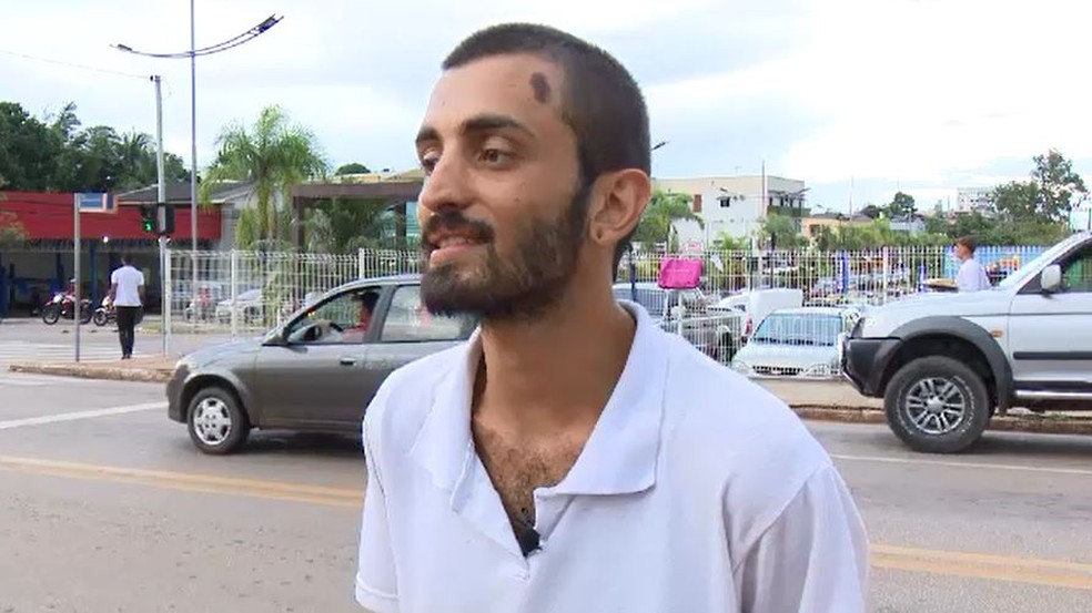 Jovem é morador de São Paulo e mora no Acre há um mês para poder se matricular em curso na Ufac (Foto: Reprodução/Rede Amazônica Acre)