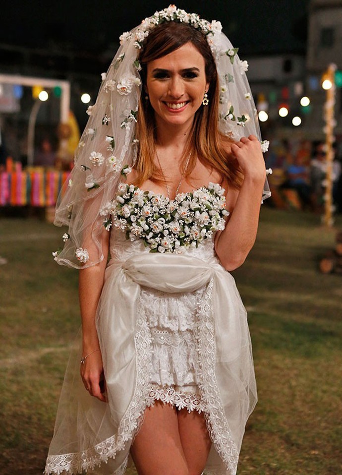 Tatá Werneck vestida de noiva em arraiá  de 'I Love Paraisópolis' (Foto: Ellen Soares/Gshow)