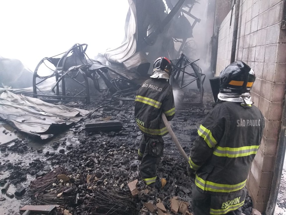 Incêndio destruiu centro de distribuição de autopeças automotivas em Sumaré (SP), neste sábado (3) — Foto: Corpo de Bombeiros