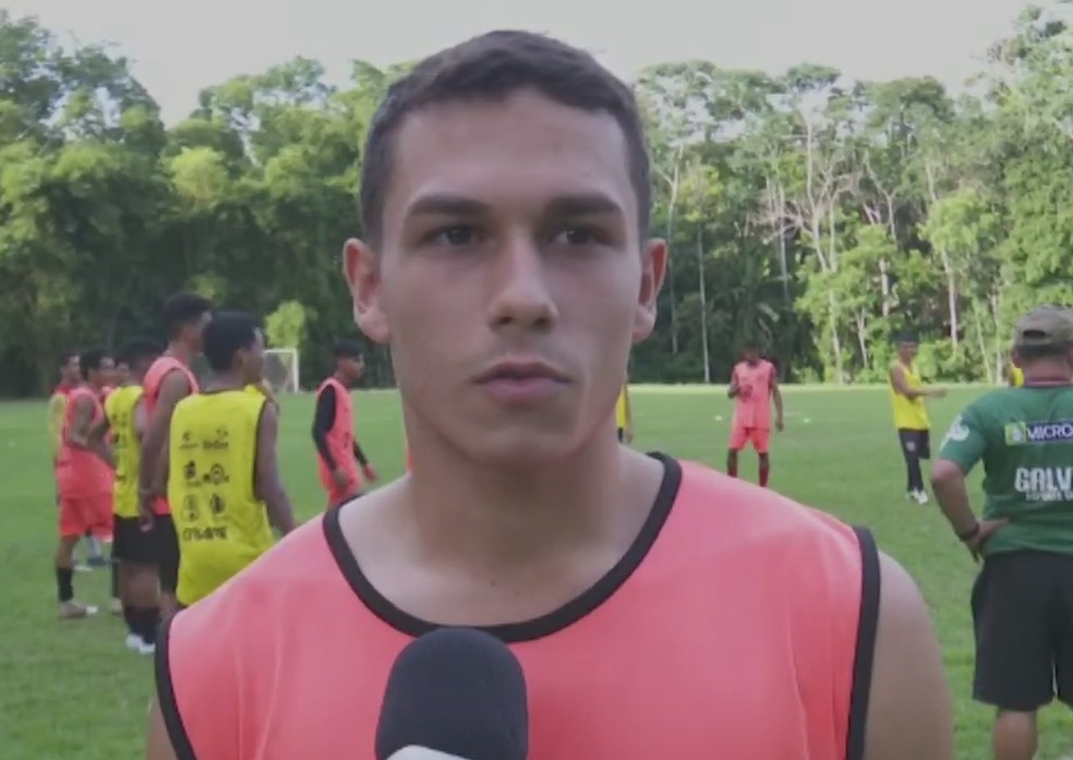 Meia-atacante Matheus Cadorim também pode pintar na base do Volta Redonda-RJ — Foto: Reprodução/Rede Amazônica Acre