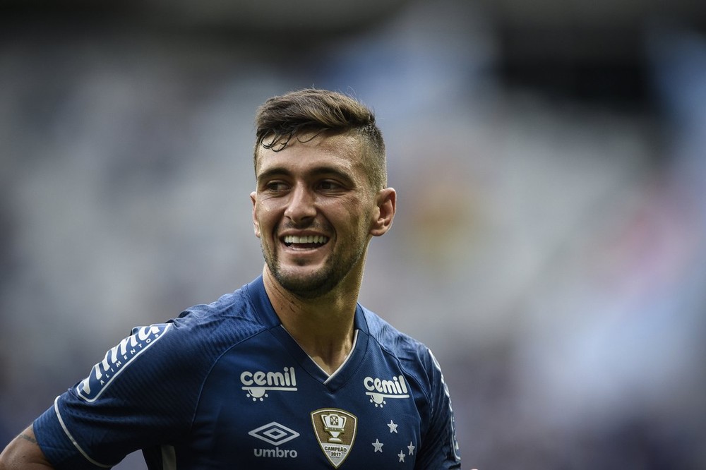 Arrascaeta vira o gringo com mais jogos pelo Cruzeiro, 90 anos após 1º estrangeiro
