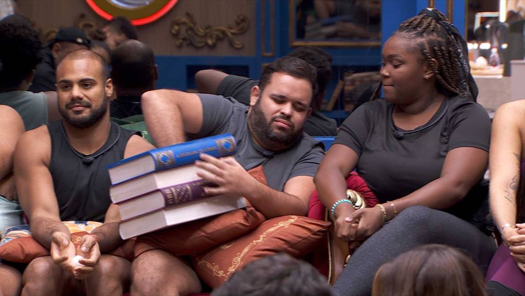 Brothers fazem sorteio para descobrirem quem participará da Prova do Anjo, no BBB 24