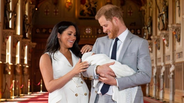 Meghan usa vestido justo após dar à luz (Foto: Dominic Lipinski)