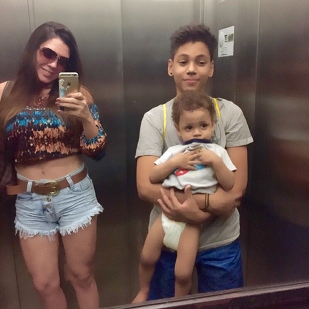 Simony, Ryan e Anthony no elevador (Foto: Reprodução/ Instagram)