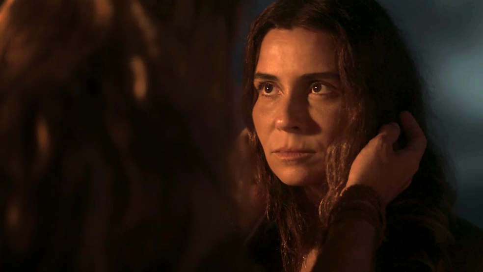 Luzia acredita que Karola tirou a vida do seu filho (Foto: TV Globo)