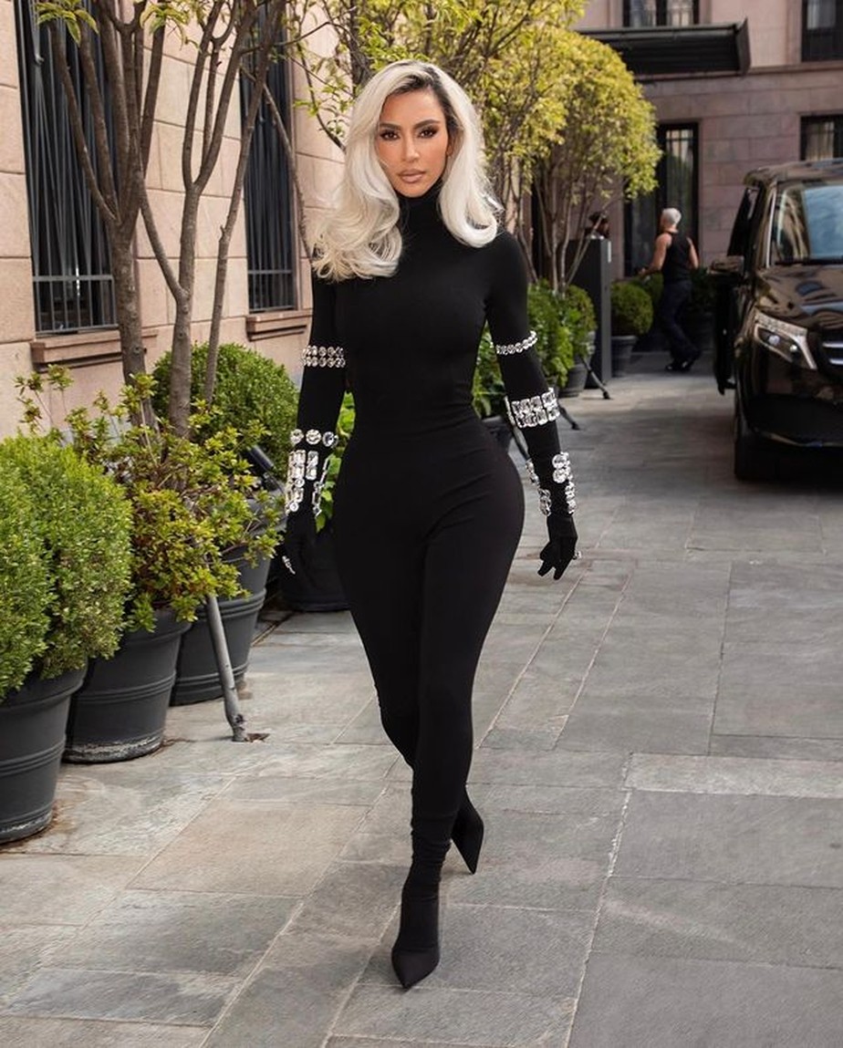 Kim Kardashian usa novo corte de cabelo na Semana de Moda de Milão