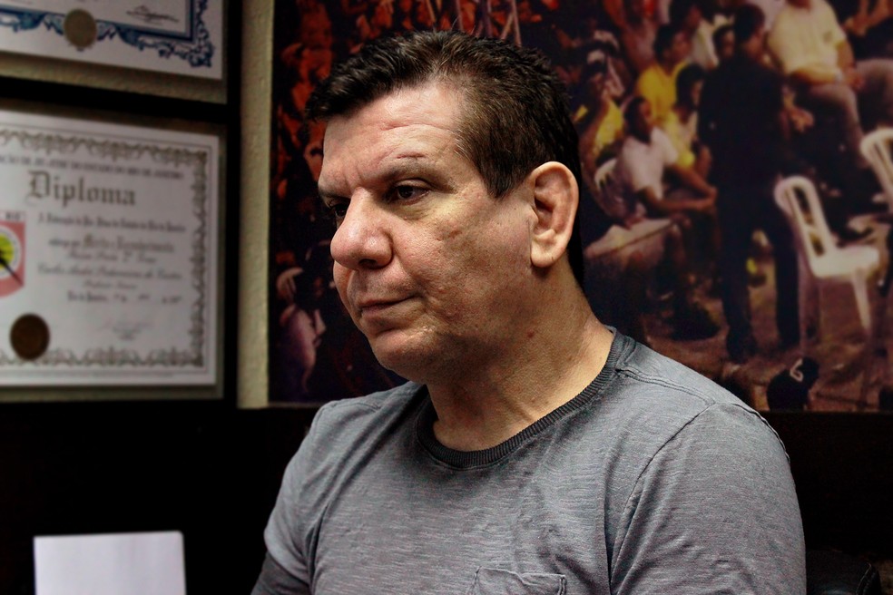 Dedé Pederneiras em seu escritório no Rio de Janeiro: treinador não quer arriscar lesão a José Aldo se não houver motivação para seguir lutando — Foto: Adriano Albuquerque