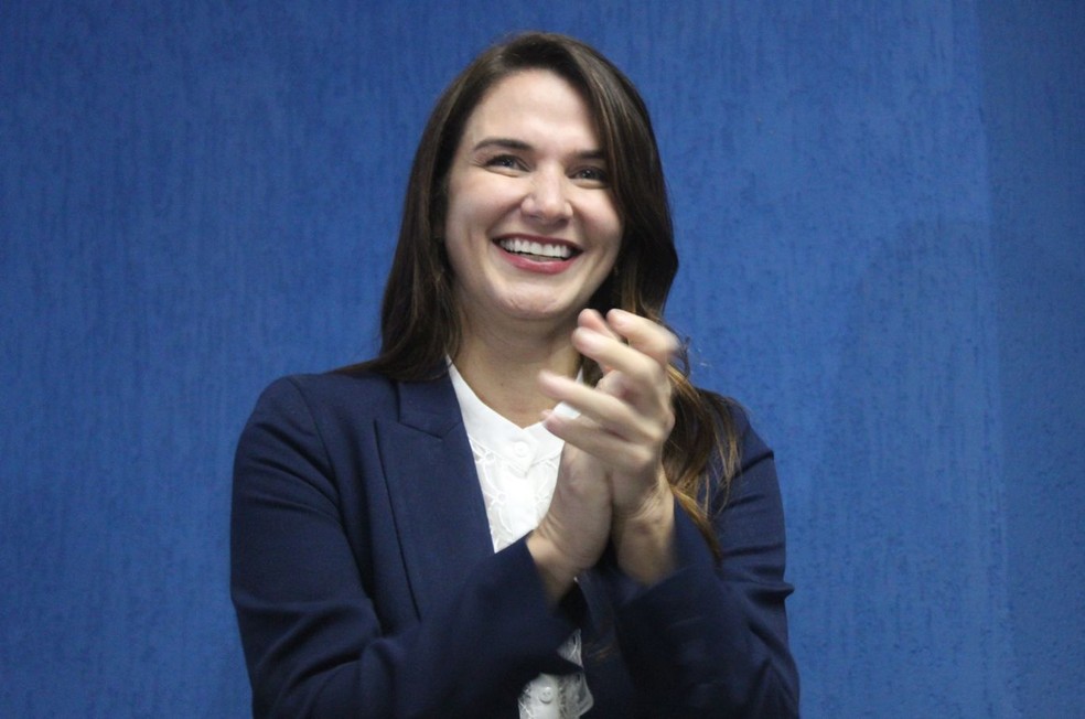 Michelle Ramalho comemora reeleição na FPF-PB — Foto: Wellington Faustino / FPF-PB