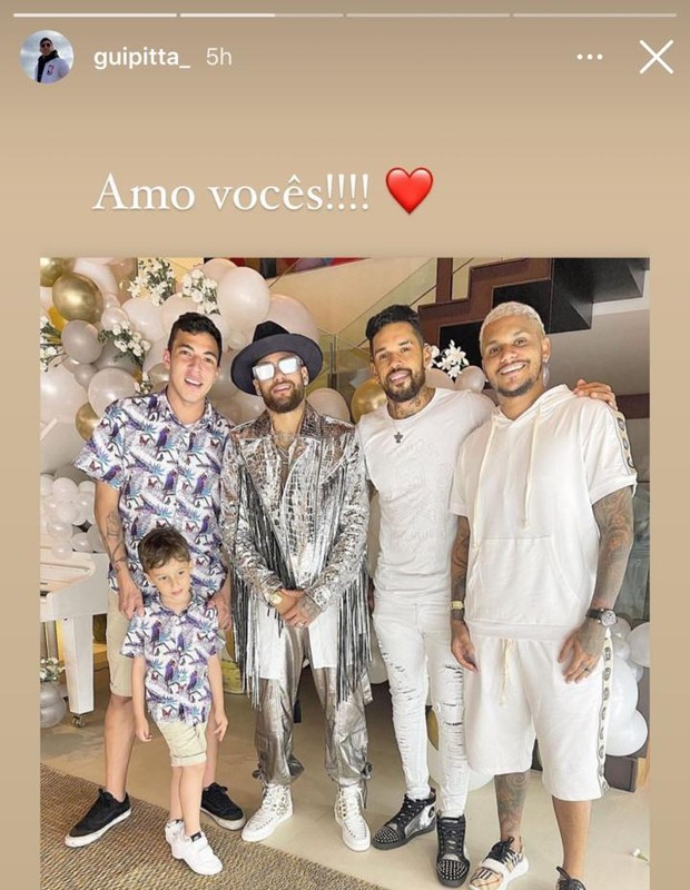 Neymar passa virada com amigos e familiares (Foto: Reprodução/Instagram)