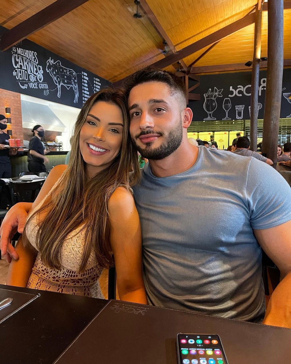 Ivy e Fernando estão vivendo um namoro à distância — Foto: Reprodução/Instagram