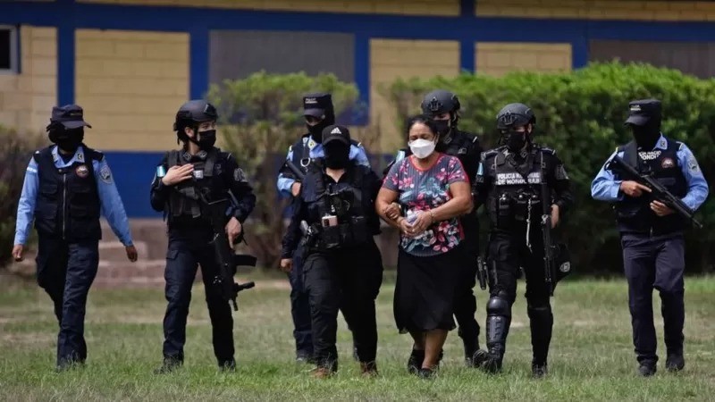 Herlinda Bobadilla foi capturada no departamento de Colón, centro de operações do Clã Montes Bobadilla (Foto: Getty Images via BBC News)