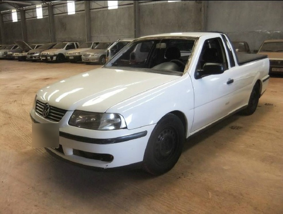 Carro passou por reparos antes de ser entregue à Polícia Civil — Foto: Polícia Científica/RPC