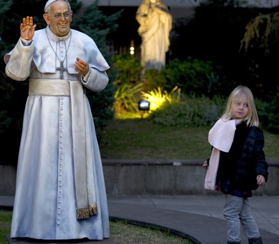 Foto da estátua do Papa Francisco, em Buenos Aires, na Argentina (Foto: ALEJANDRO PAGNI / AFP)