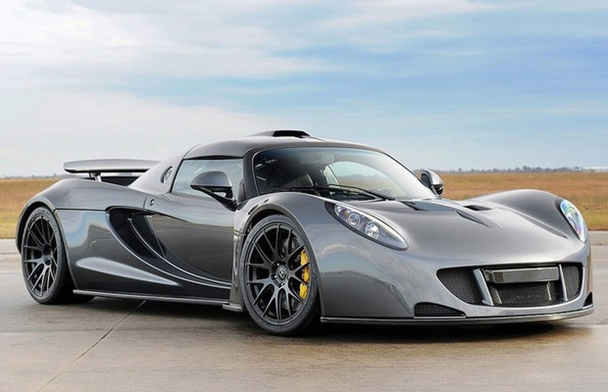 Hennessey Venom GT atinge 435,3 km/h e se torna o carro mais rápido do ...