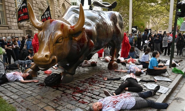 Touro de Wall Street. Protesto de ativistas contra as mudanças climáticas, em 2019