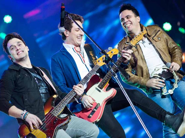 Sucesso na web, Trio Bravana animou o público na primeira noite de shows na Festa de Peão de Barretos (Foto: Érico Andrade/G1) Sucesso na web, Trio Bravana animou o público na primeira noite de shows na Festa de Peão de Barretos (Foto: Érico Andrade/G1)