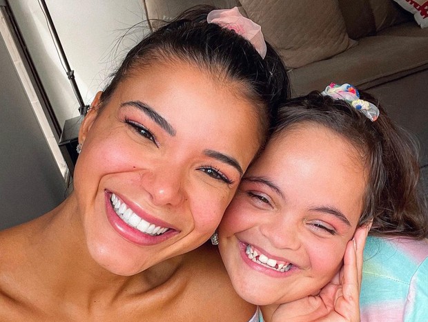 Jakelyne Oliveira e a irmã, Geovanna (Foto: Reprodução/Instagram)