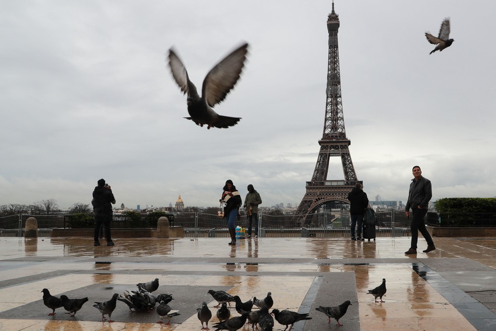 Espaço esvaziado nas proximidades da torre Eiffel em 5 de março de 2020 — Foto: Ludovic Marin/AFP