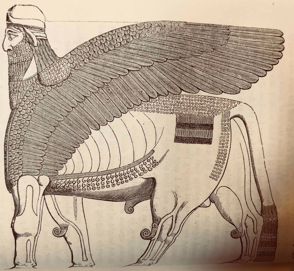 O lamassu tem o corpo de um touro, as asas de uma águia e a cabeça de um homem — Foto: BBC