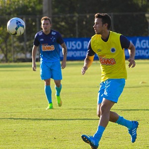 De volta ao time e em alta com técnico, Henrique busca vitória sobre ex-clube