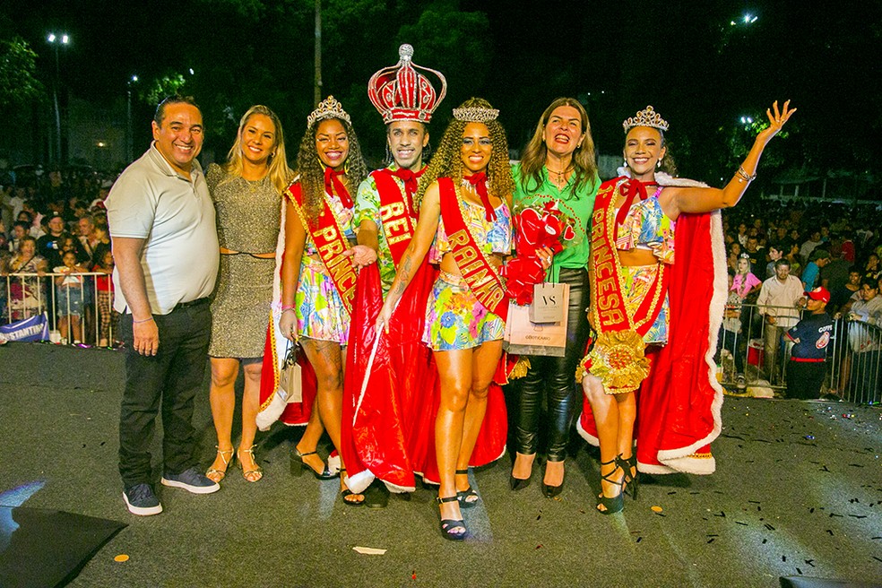 A Corte de Momo que vai alegrar o Carnaval de Corumbá 2022 foi escolhida e coroada — Foto: Clovis Neto