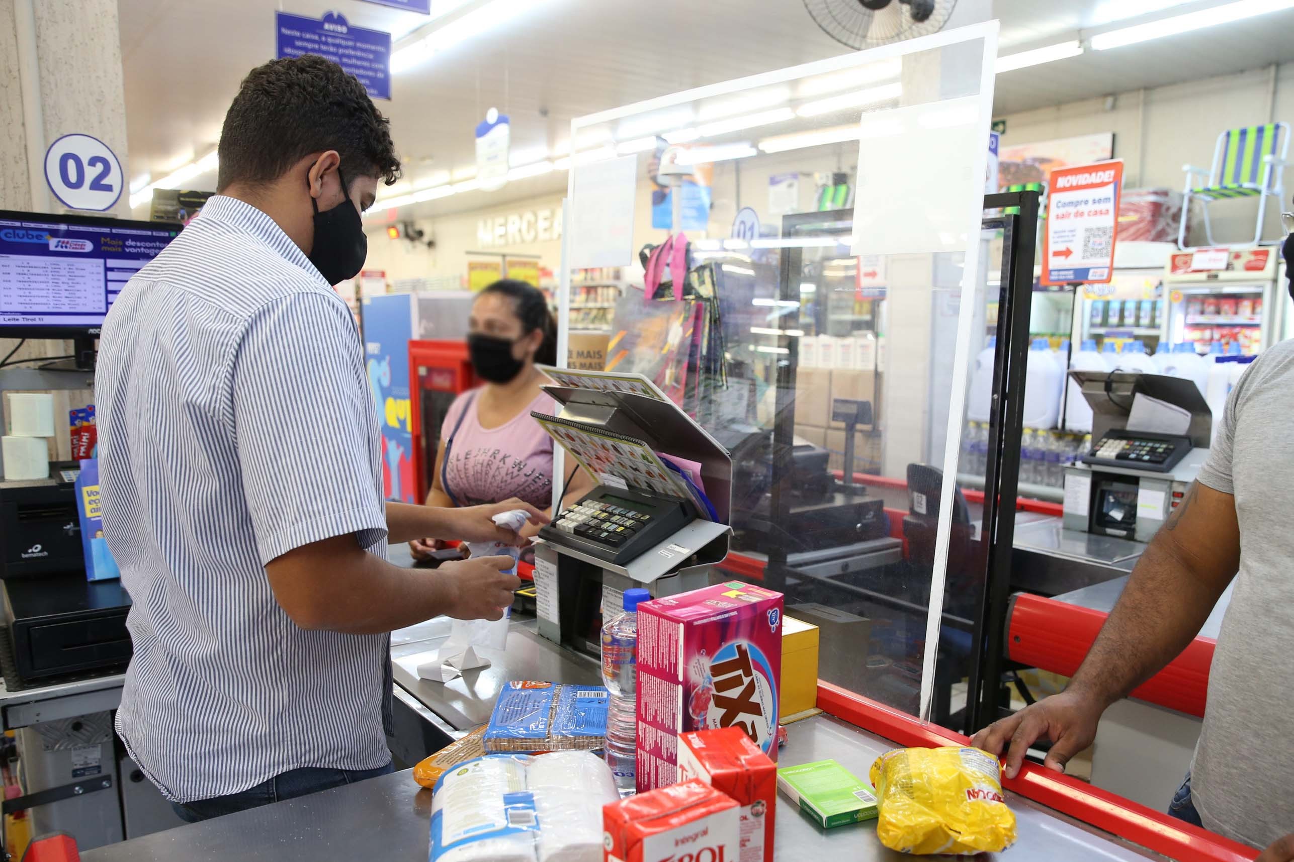 Mais da metade das empresas paranaenses registra queda nas vendas, em 2020
