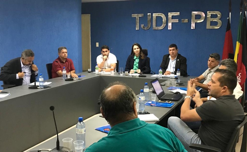 Representantes da FPF-PB e dirigentes definiram a 2 Diviso do Paraibano 2022 nesta tera-feira (28)  Foto: Raniery Soares