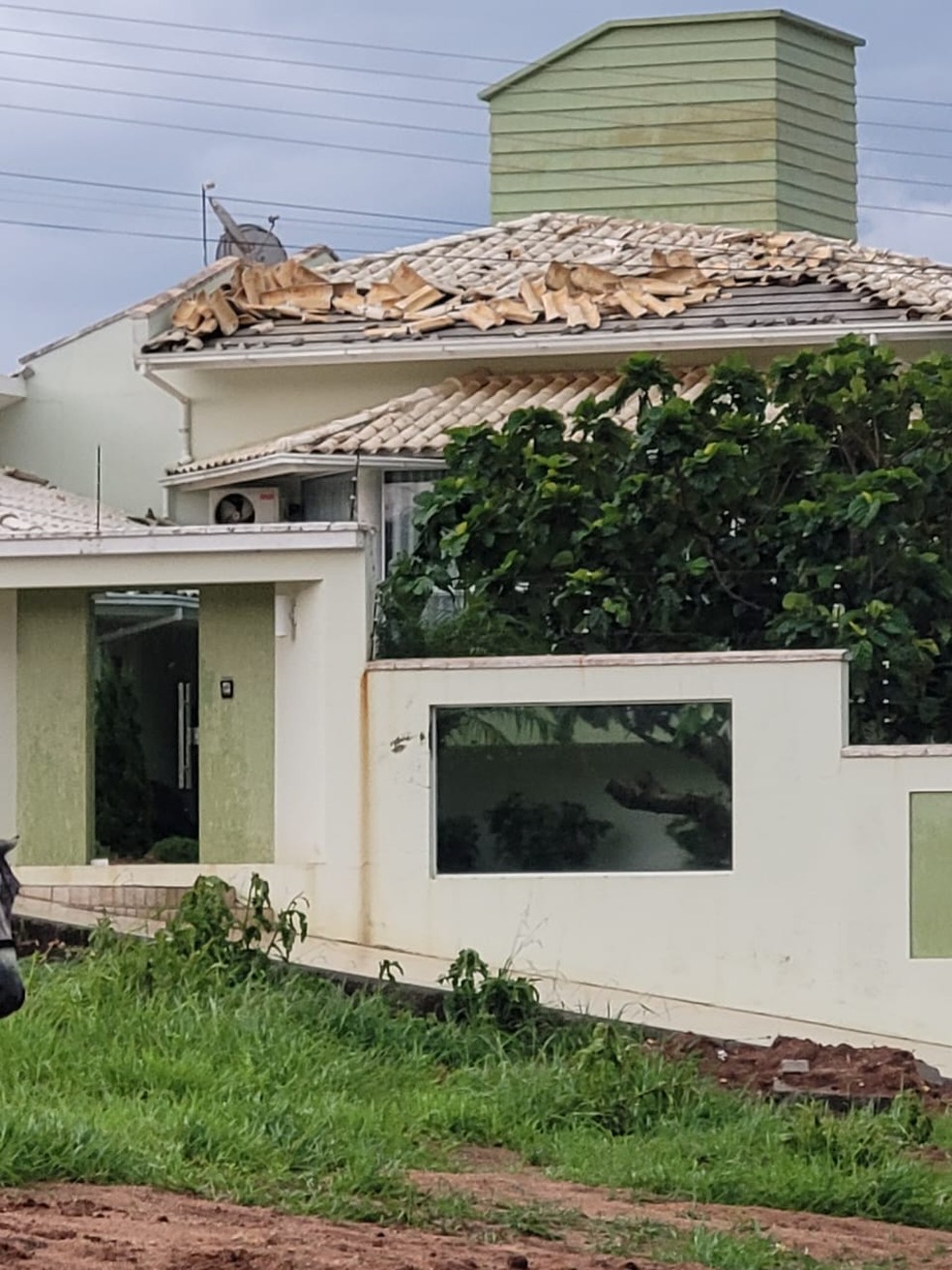 Destelhamento de casa em Sangão — Foto: Defesa Civil/Divulgação