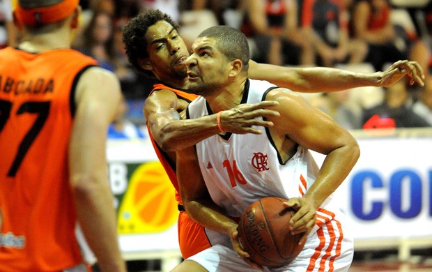 Recordista do NBB, Olivinha explica sucesso nos rebotes e fala do apelido