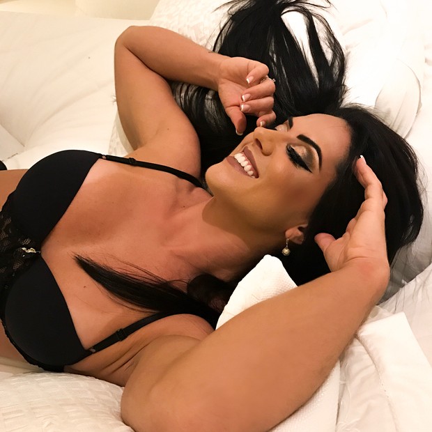 Graciele Lacerda faz foto descontraída de lingerie na cama (Foto: Reprodução/Instagram)