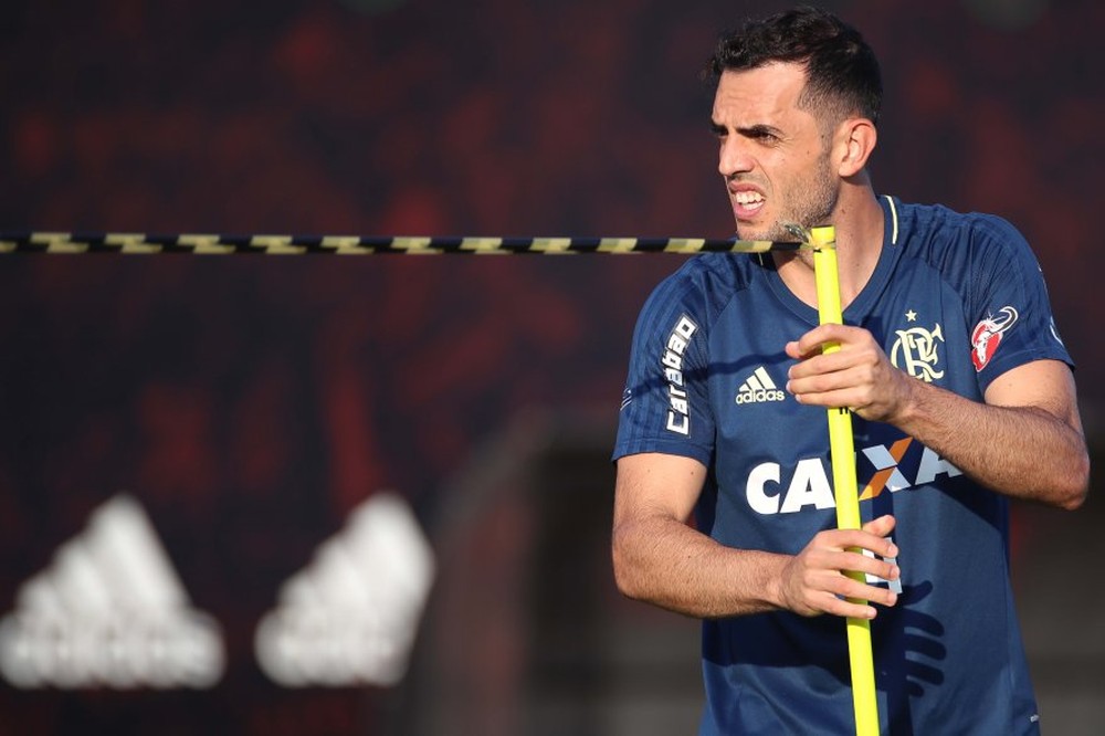 A maior zaga do Brasil! Rhodolfo e Réver estreiam dupla de gigantes no Fla