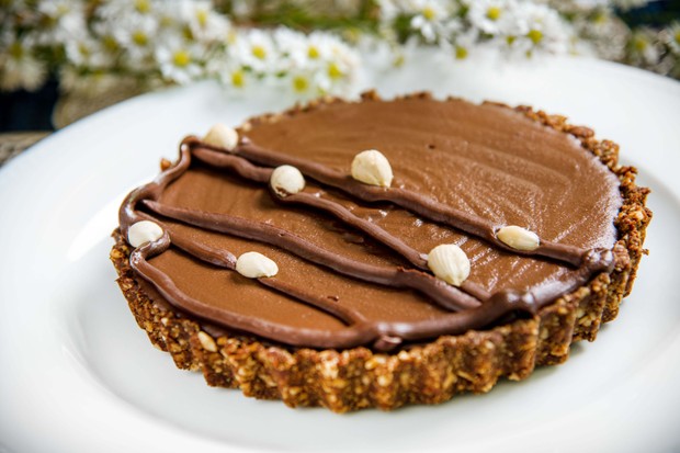 Receita de torta fit de chocolate com amêndoas, para comer sem peso na consciência (Foto: Divulgação)